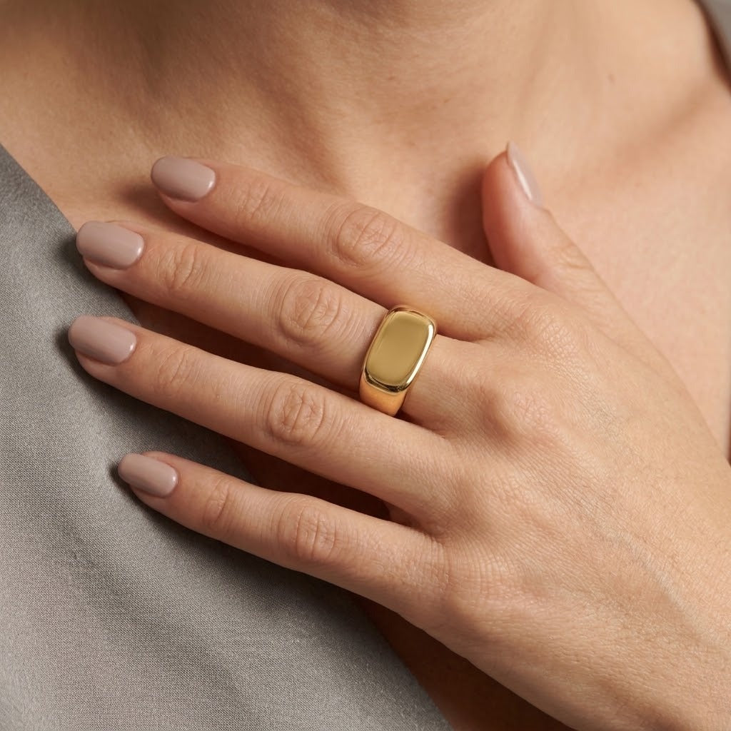 Horizontal Signet Band