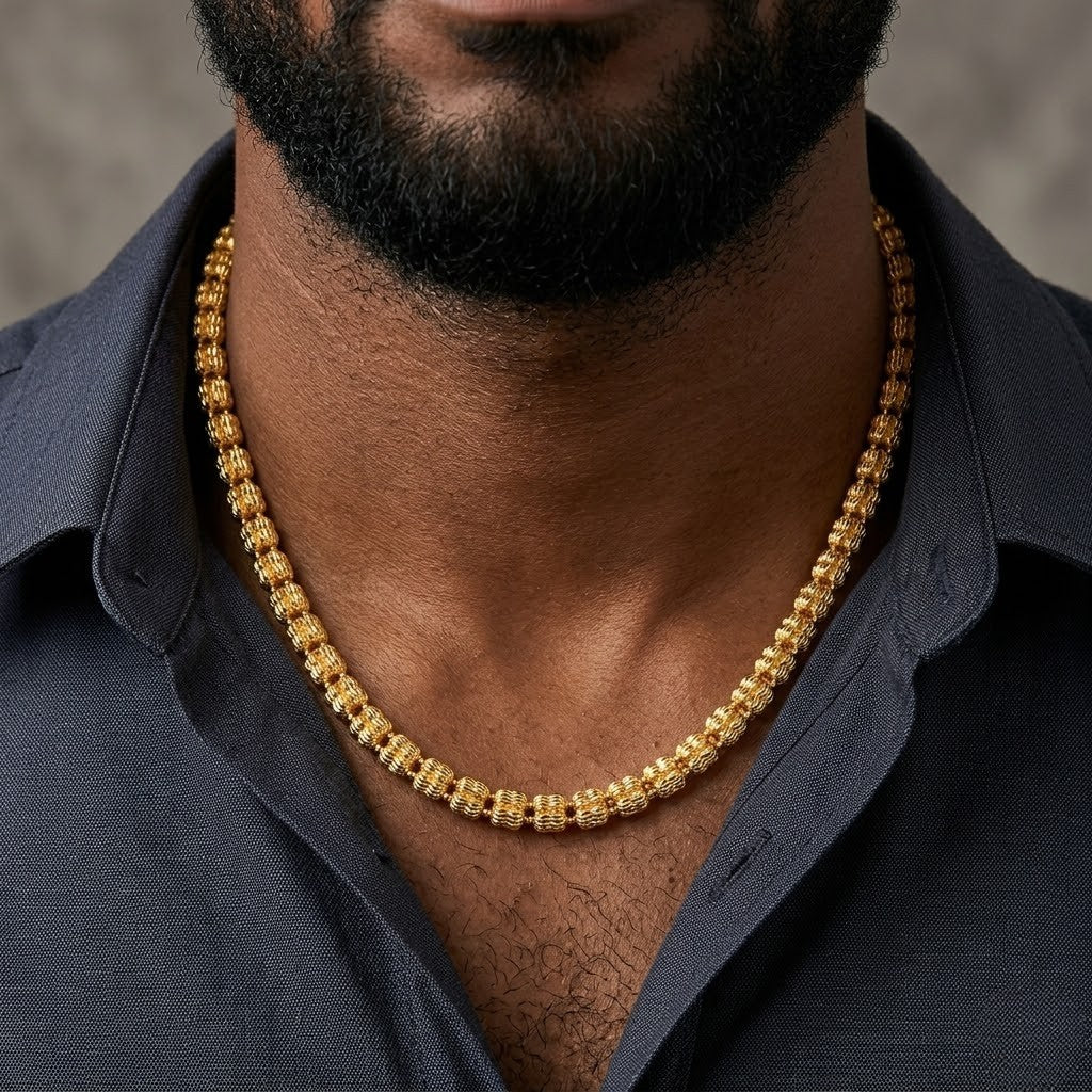 Vermeil gold link necklace 4mm on a person wearing a dark shirt
