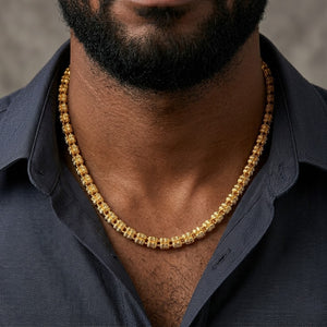 Vermeil gold link necklace 4mm on a person wearing a dark shirt