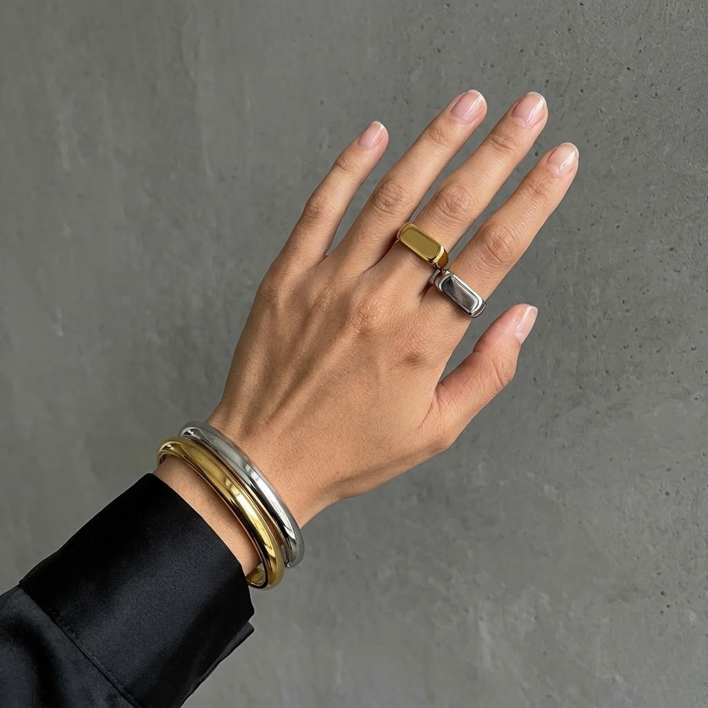 Horizontal Signet Band