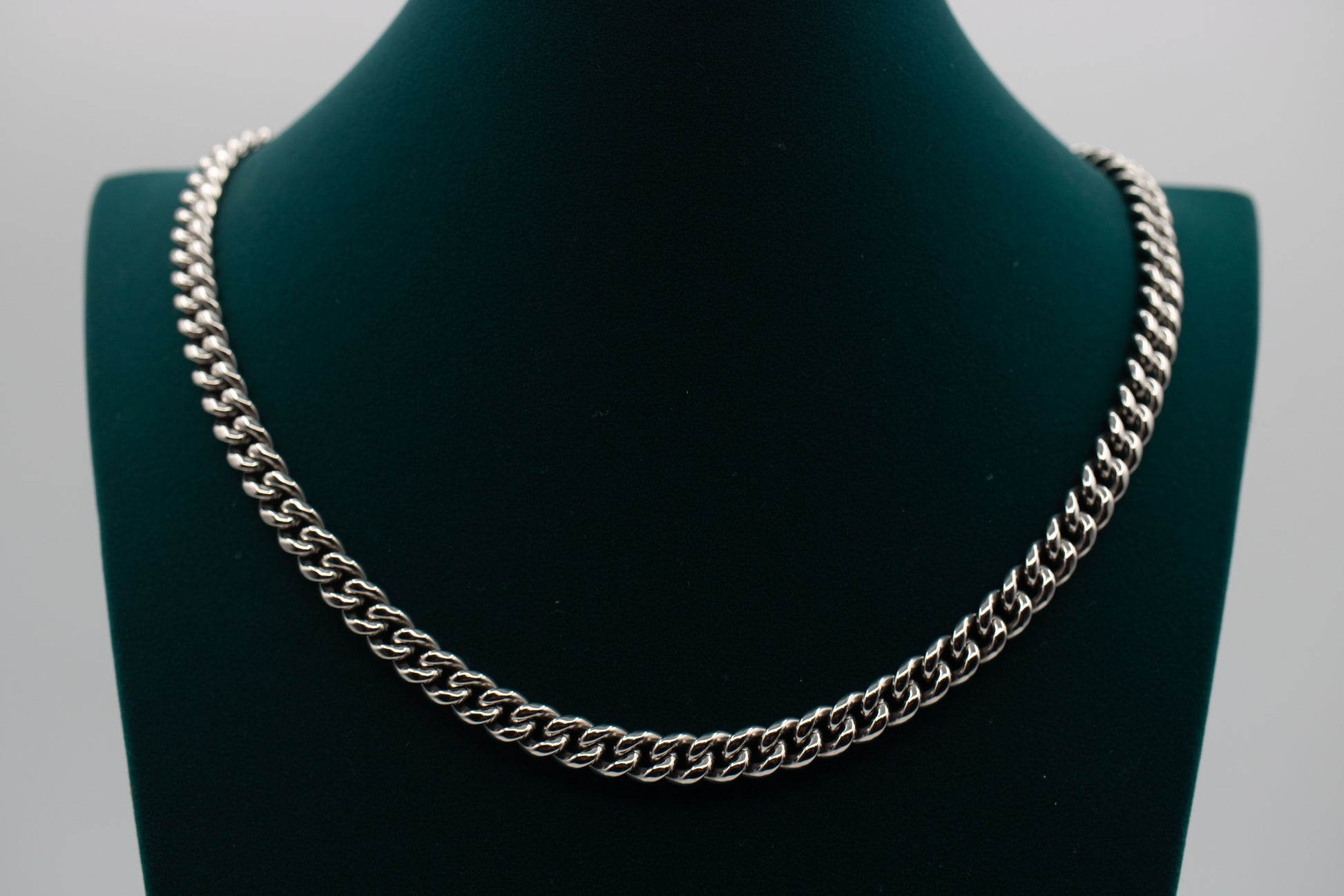 Iconic Cuban chain (8mm)