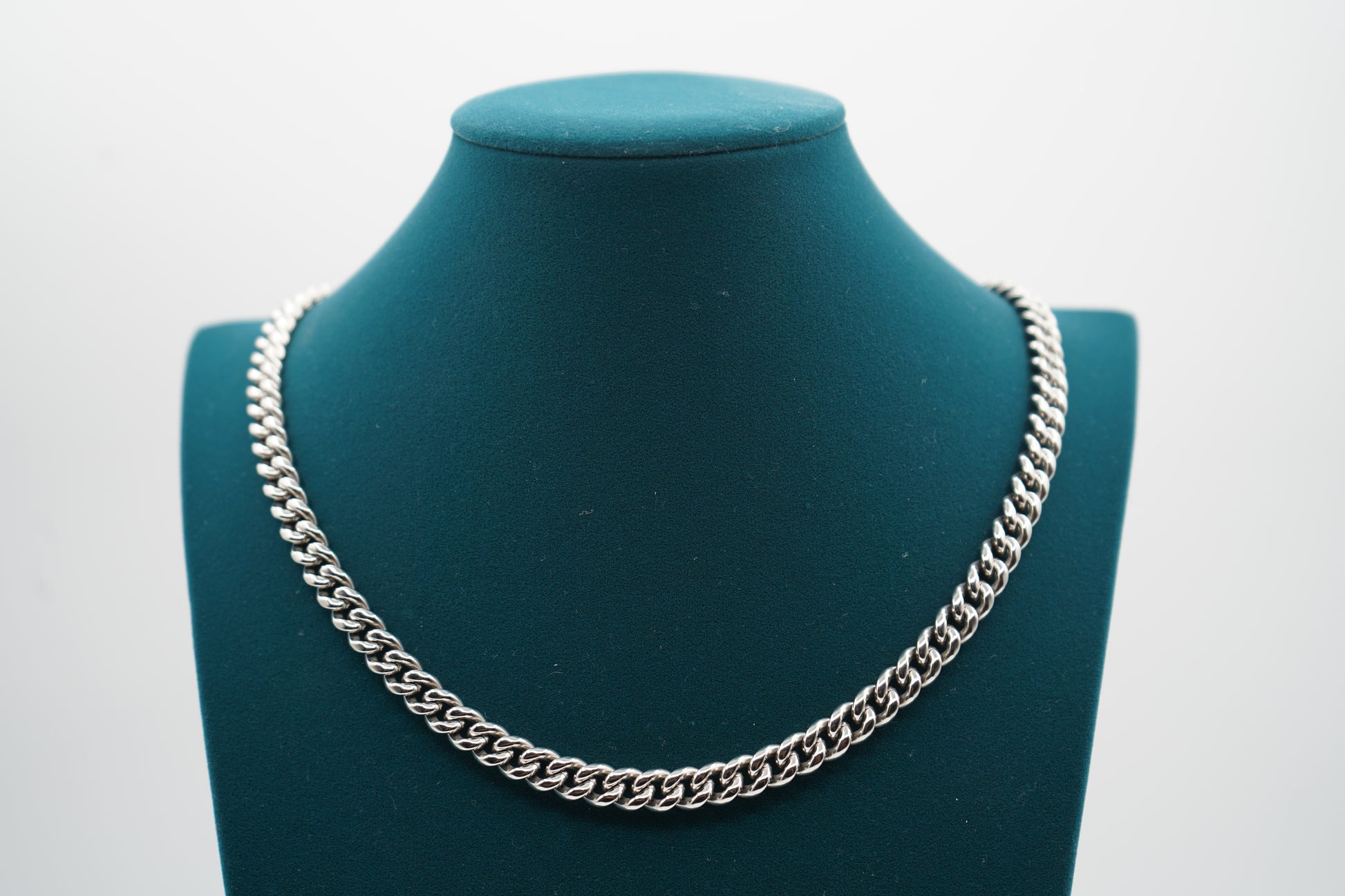 Iconic Cuban chain (8mm)